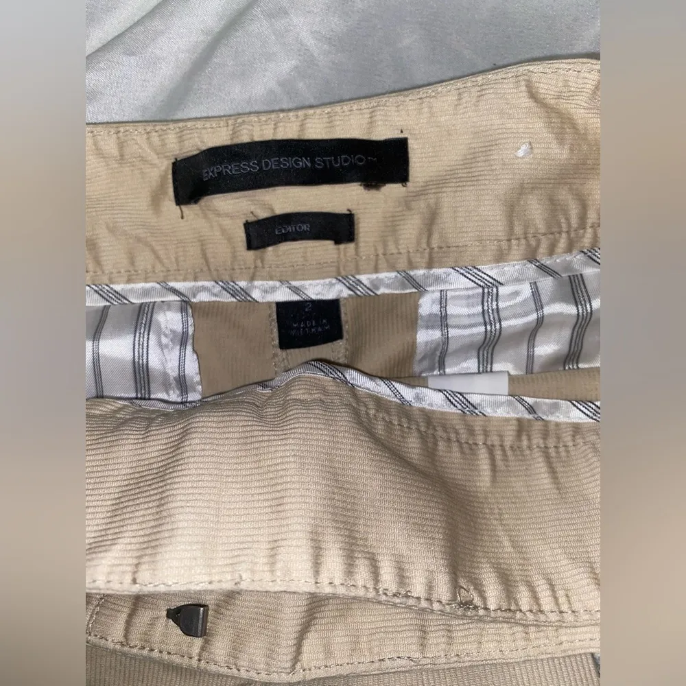 y2k express beige office core capri pants with belt buckle - Image 3