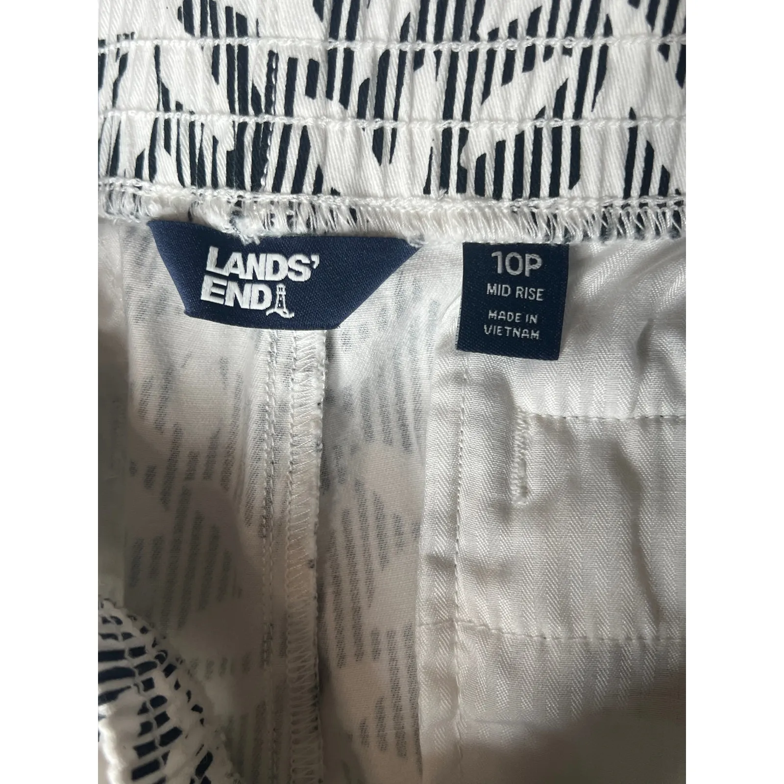lands and size 10 P shorts pull on black white pockets comfort casual vacation - Image 8