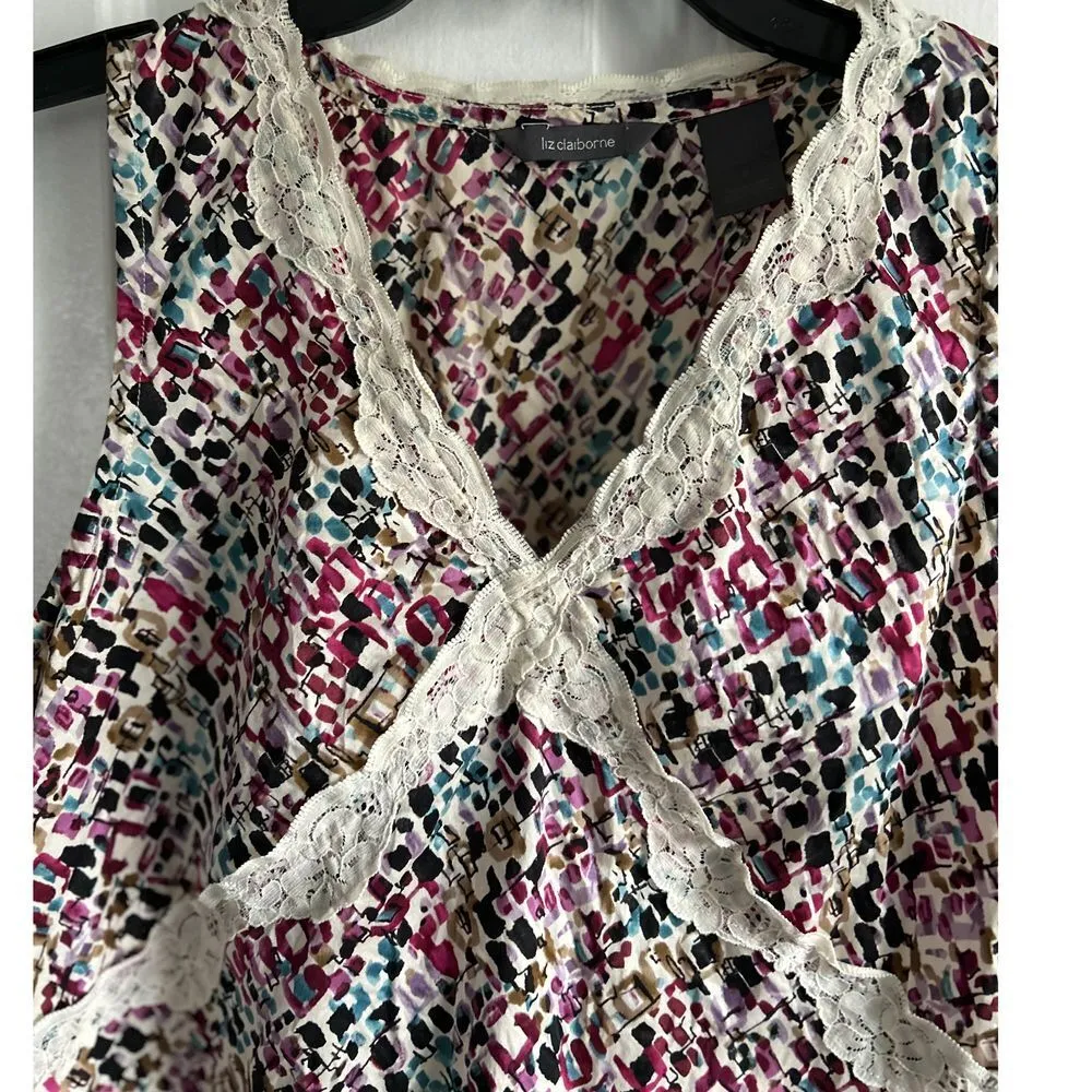 Liz Claiborne Sleeveless Geometric Print Blouse with Lace Trim V-Neck - Image 3