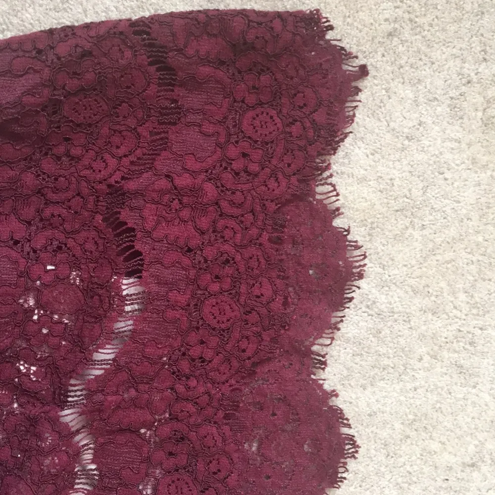 Maroon lace tank top Size M - Image 4