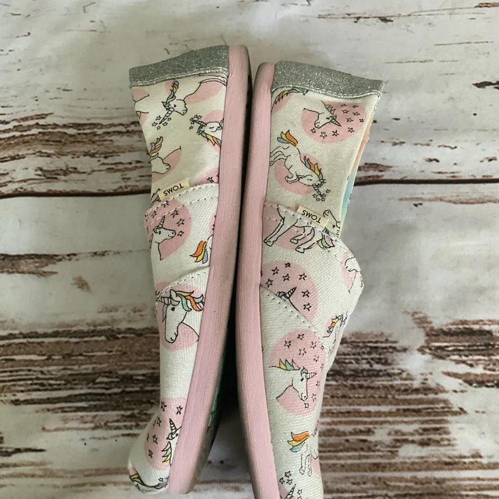 TOMS CLASSIC SLIP ON UNICORN PINK PRINT PASTEL SILVER SHIMMER SHOES - Image 5
