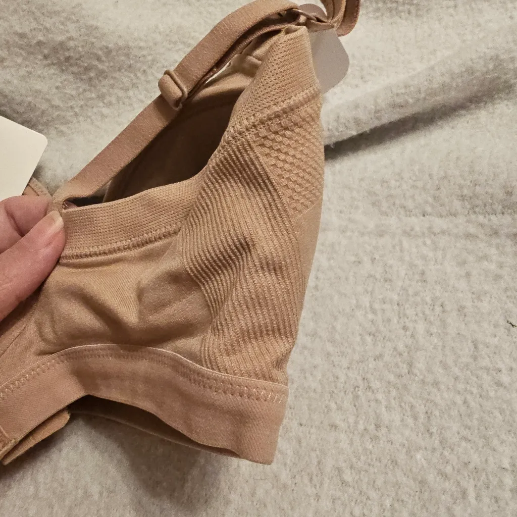 Warner's Easy Does It Seamless Wireless Lightly Lined Small Bra (34A, 36A, 38A) Tan - Image 4