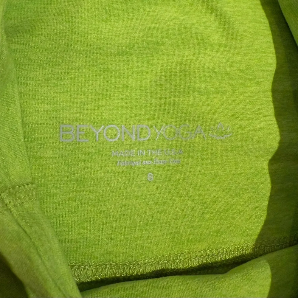 Beyond Yoga High Waisted Biker Shorts in Matcha Green Lime Size Small - Image 3