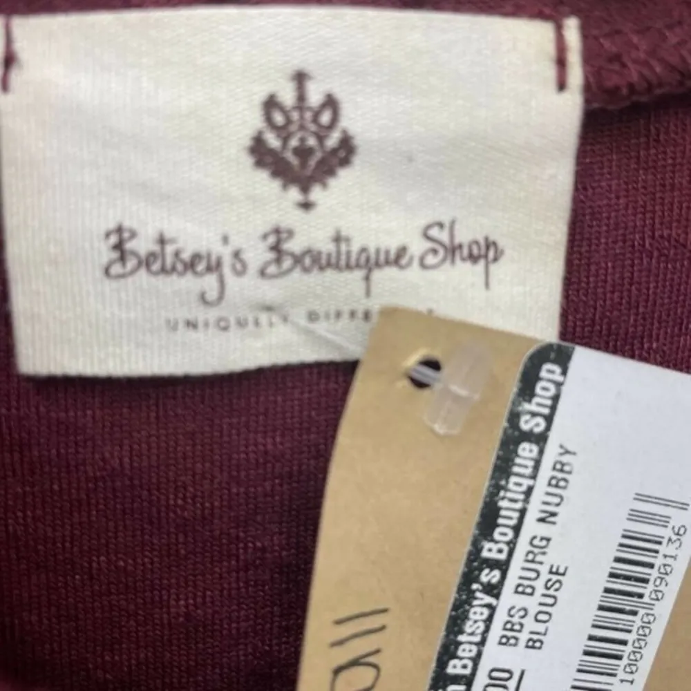 Betseys Boutique Shop women’s Blouse Top Burgundy Textured new Size small Purple - Image 2