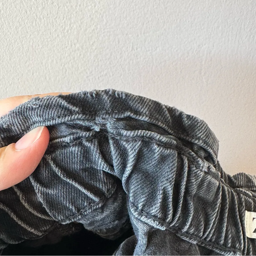 Zara Women’s High Rise Gray Black Denim Paper Bag Distressed Jean Shorts Size‎ 6 - Image 10