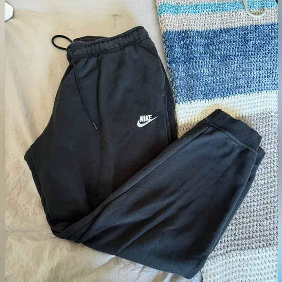 Size Large Nike Black sweatpants (women’s) - Image 2