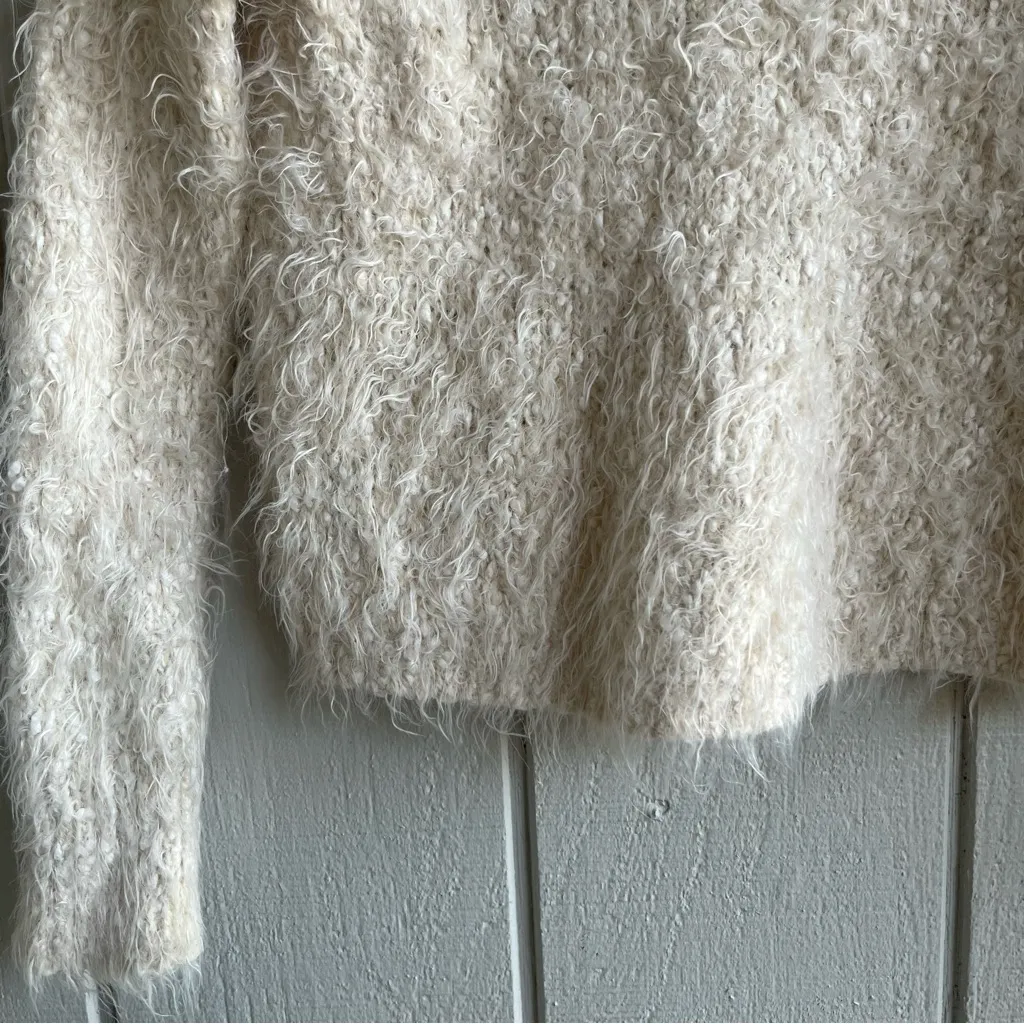 Anthro Knitted & Knotted Bouncle Eyelash V Neck Sweater in Snowfrost Cream XS - Image 9