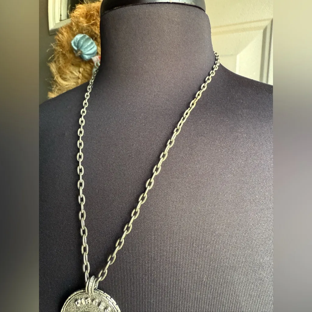 Vintage Emmons Pisces medallion horoscope silver necklace Gray - Image 5