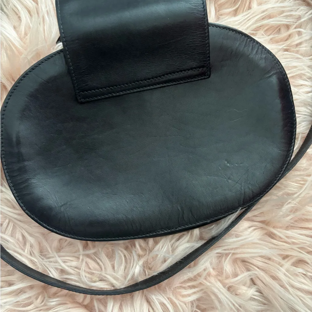 Express Classic Black Crossbody Bag - Image 3