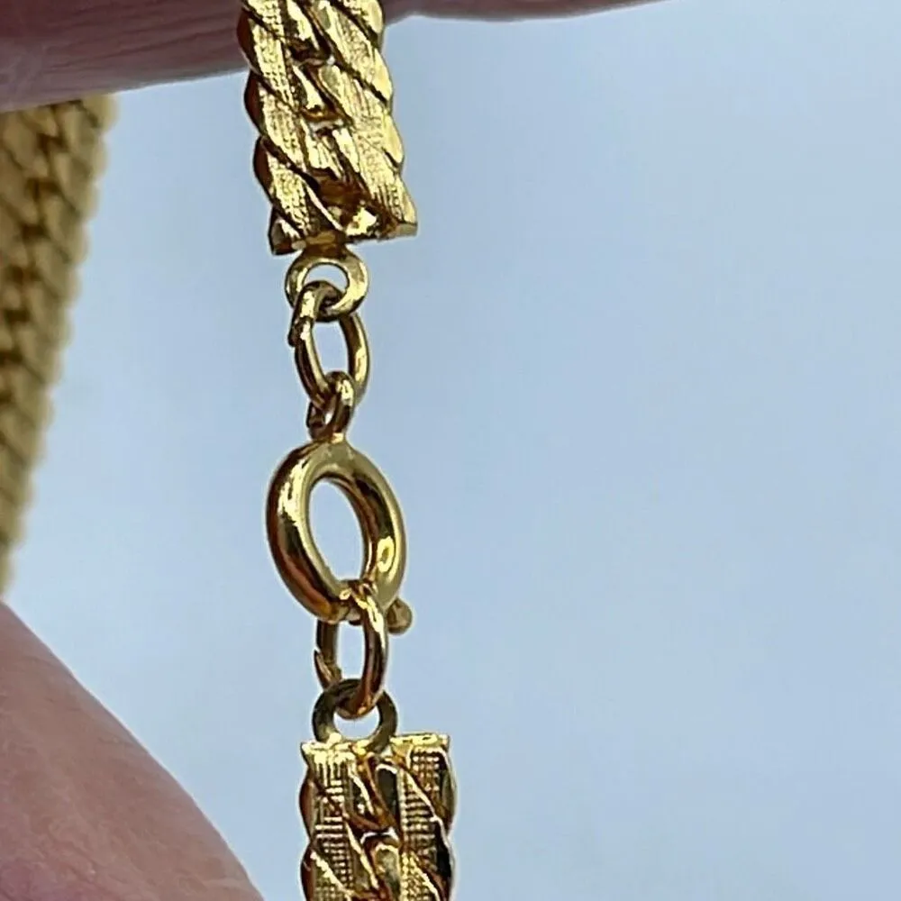 Vintage gold tone textured herringbone choker chain. Gold - Image 4