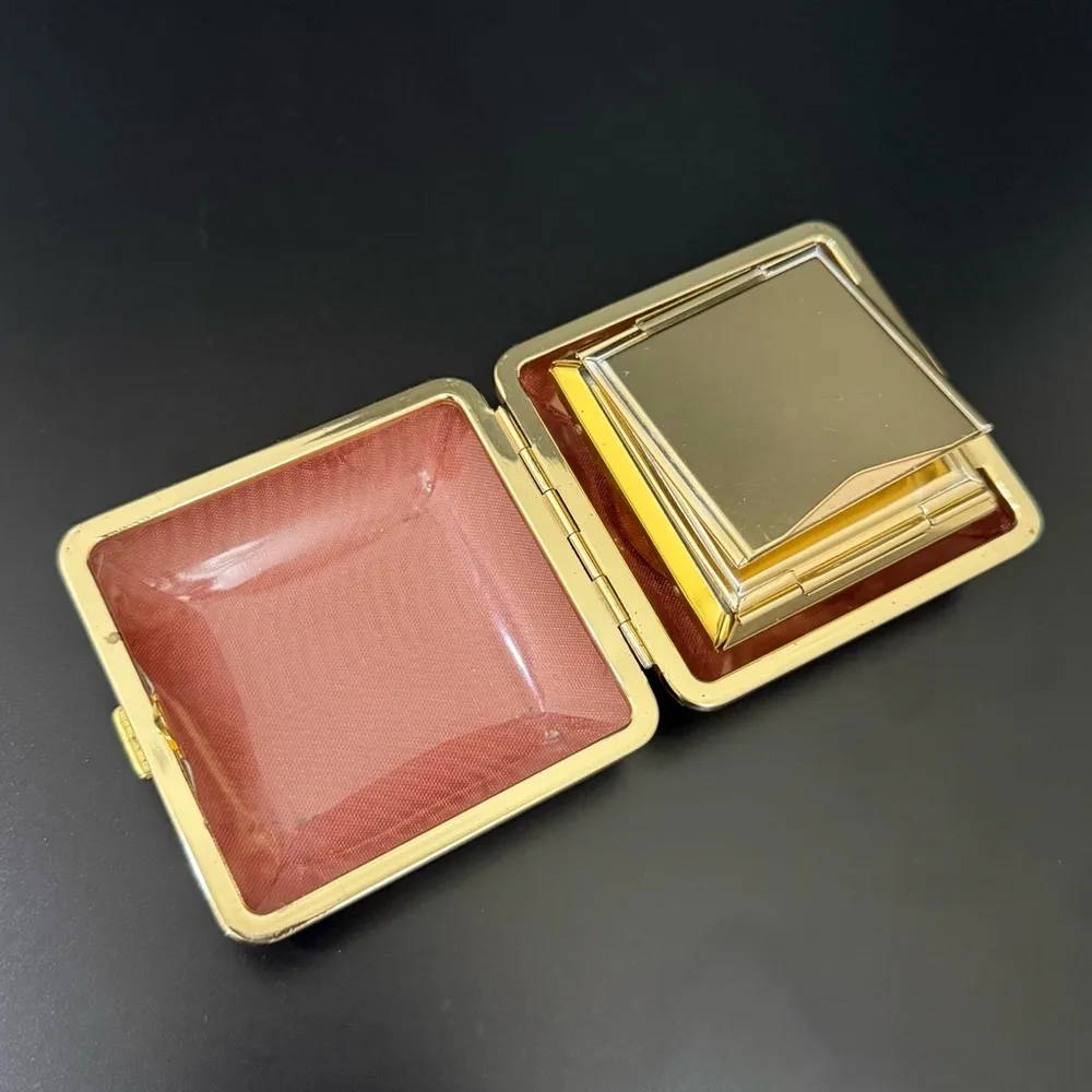 Vintage 60’s LINDEN Travel Wind Up Alarm Clock W/ Fold Out Photo Frames Brown - Image 3