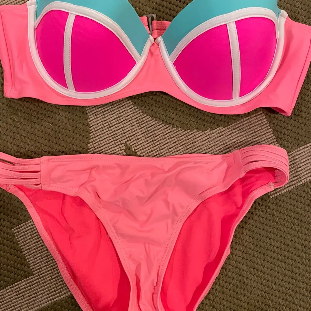 Bongo swimsuit top large bottoms medium - Image 2