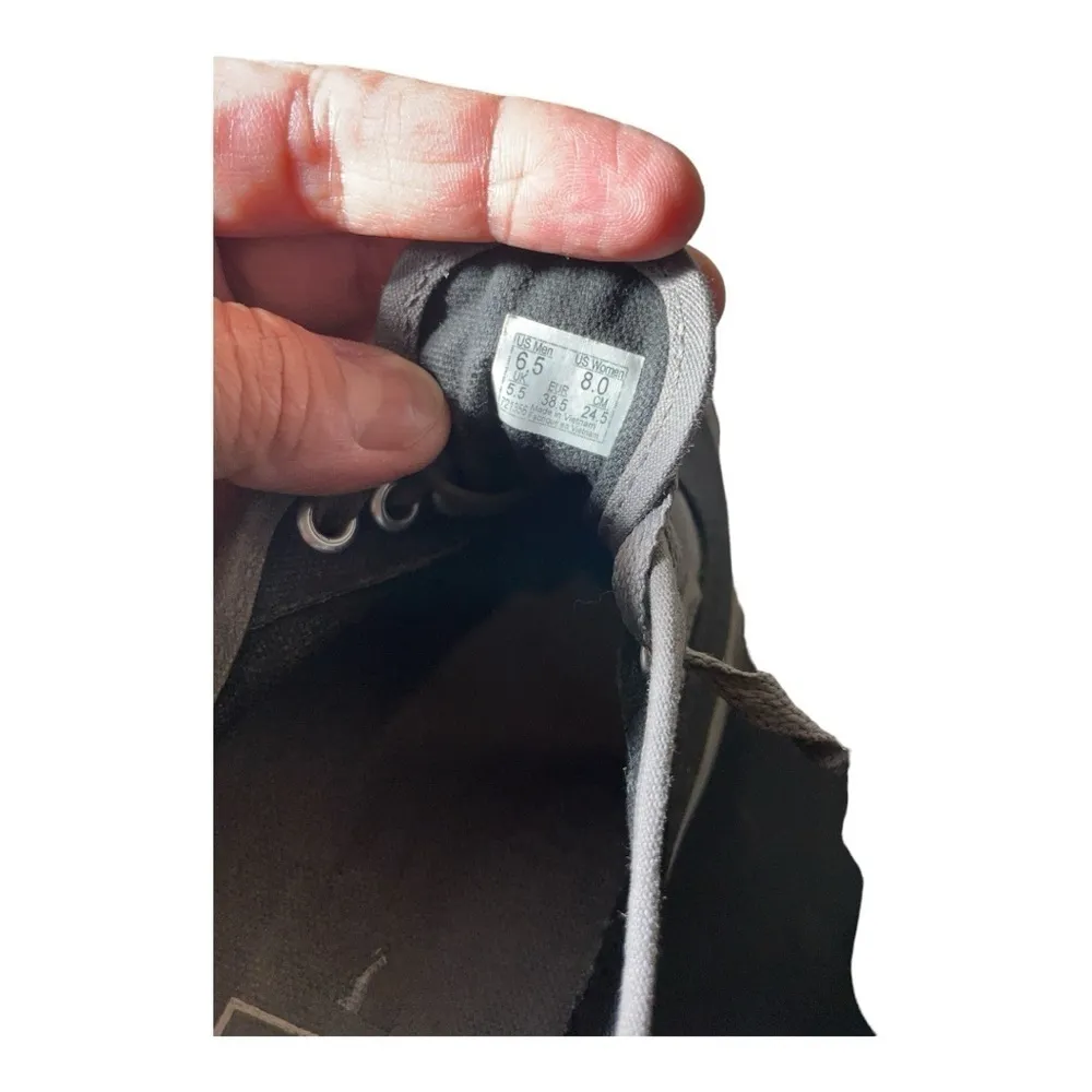 Vans Gray Two Tone Lace Up Sneakers Off The Wall Men size 6.5 and Women 8.0 - Image 10