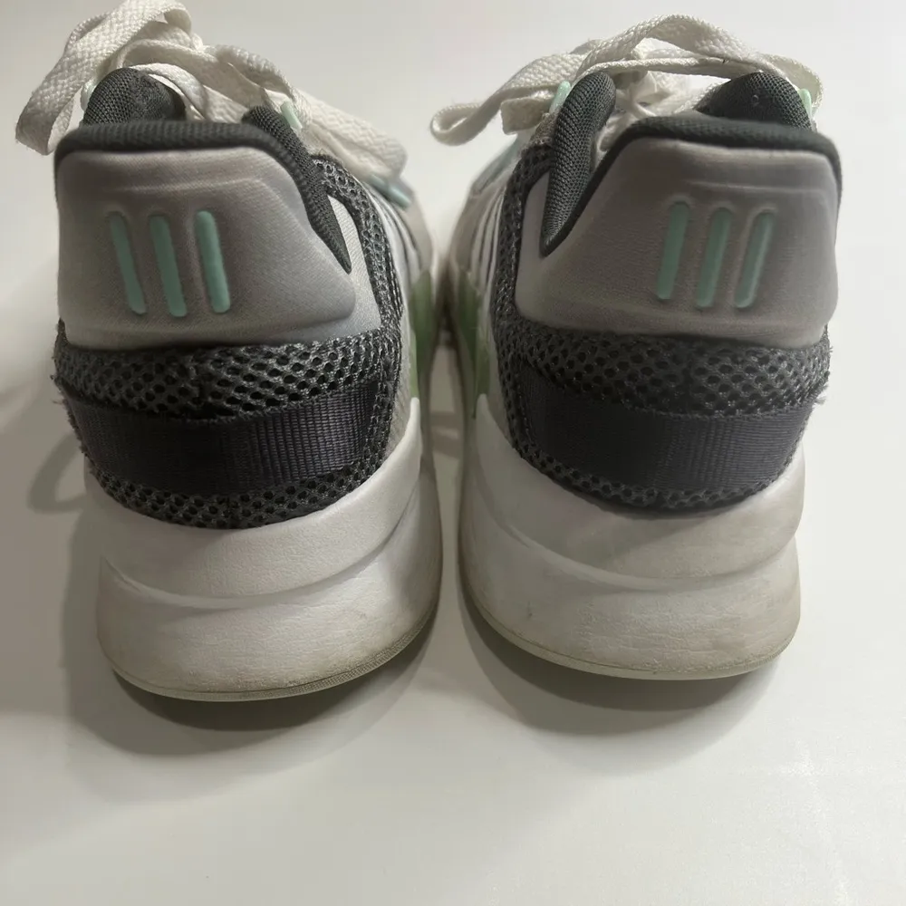 Women’s adidas low top cloud foam running shoes size 7.5 - Image 8