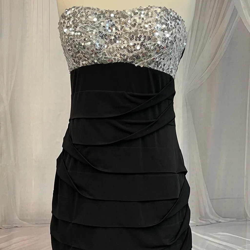 Elegant Black and Silver Strapless Dress - Image 2