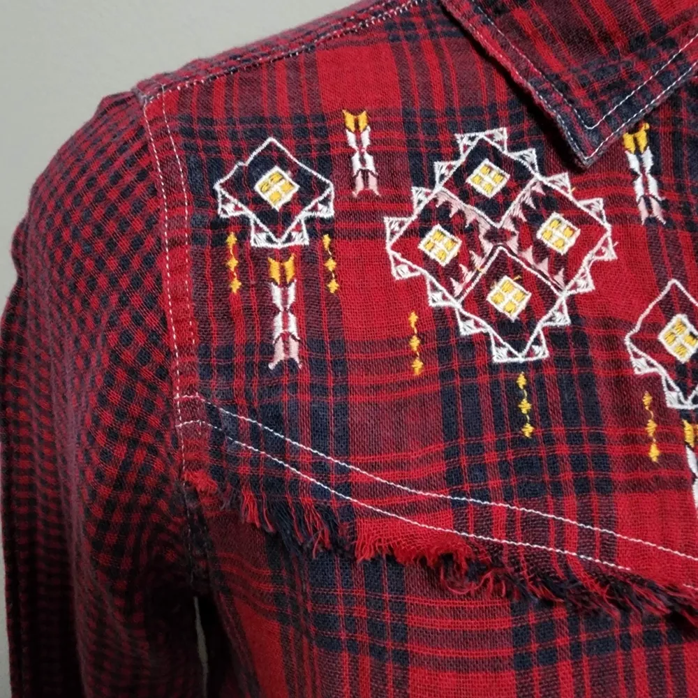 Buckle Coco & Jaimeson plaid embroidered button down size xs - Image 5