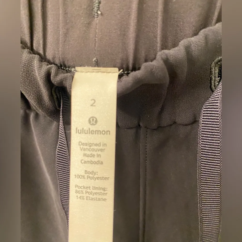 Lululemon Women's Black Athletic Pants size 2 - Image 6