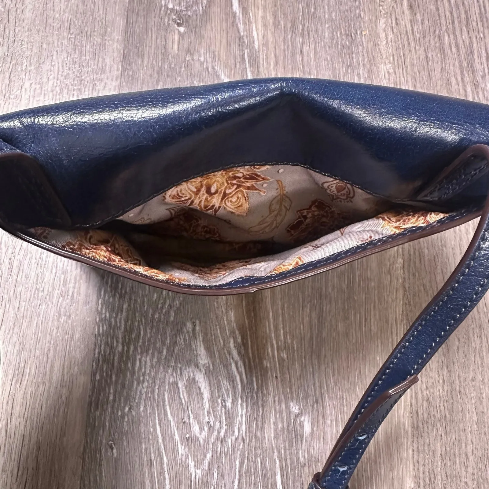 Hobo Navy Blue Leather Crossbody Bag - Image 8