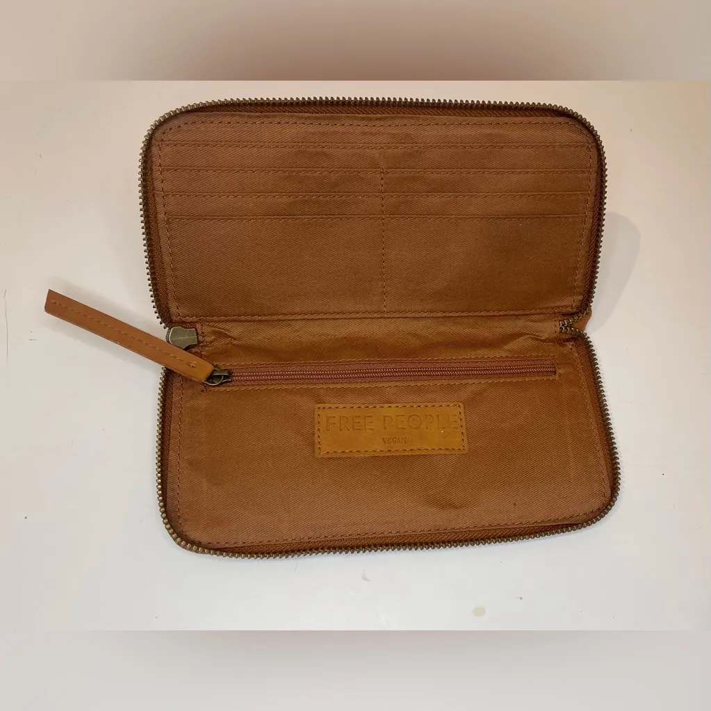 Free People  Distressed Vegan Wallet in Brown‎ - Image 7