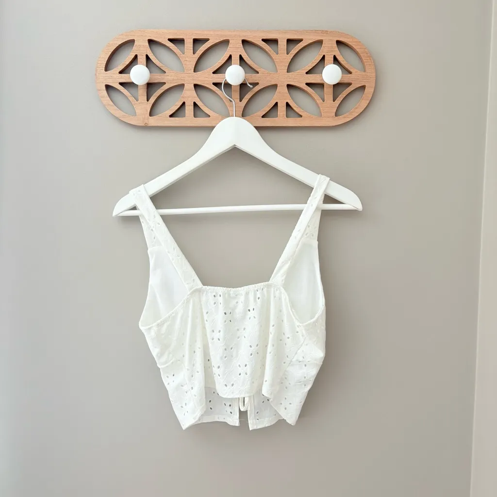 Livi by Oliva Rae Cropped Tank Top White Sz Large - Image 5