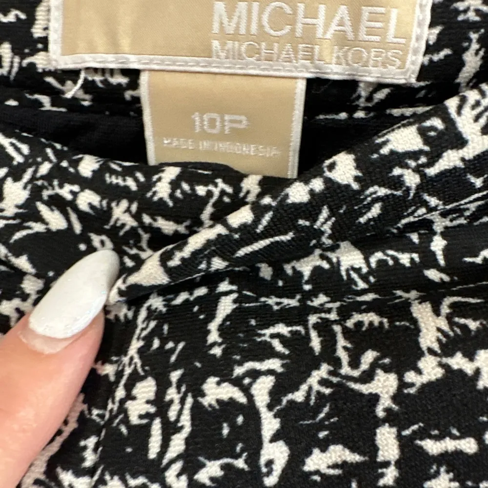 NWOT Michael Kors 10P black and white pencil skirt - Image 2