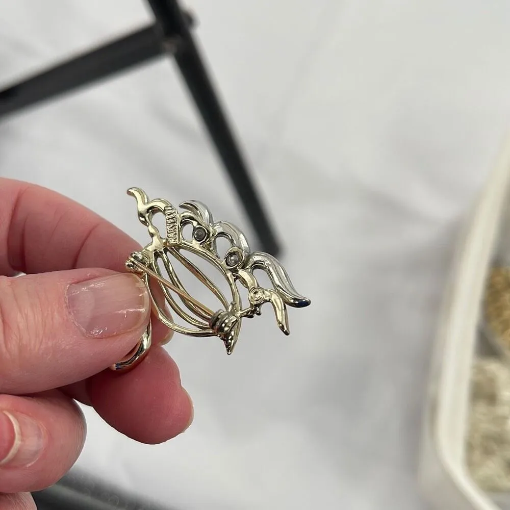 Vintage Marvella two tone gold and silver swan on rhinestone water rare item - Image 10