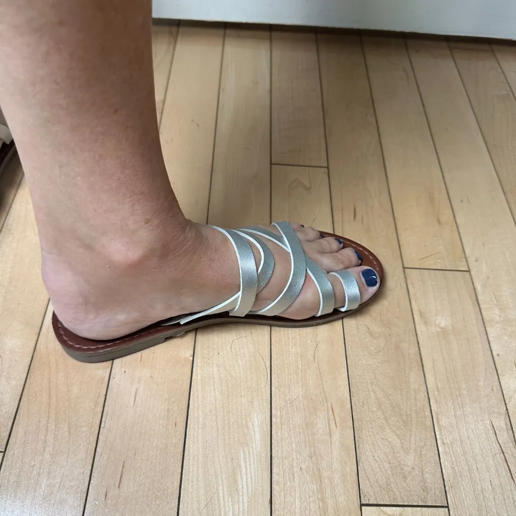MOSSIMO Silver Metallic Toe Ring Slides Slip On Sandal Sandals Size 8.5 - Image 4