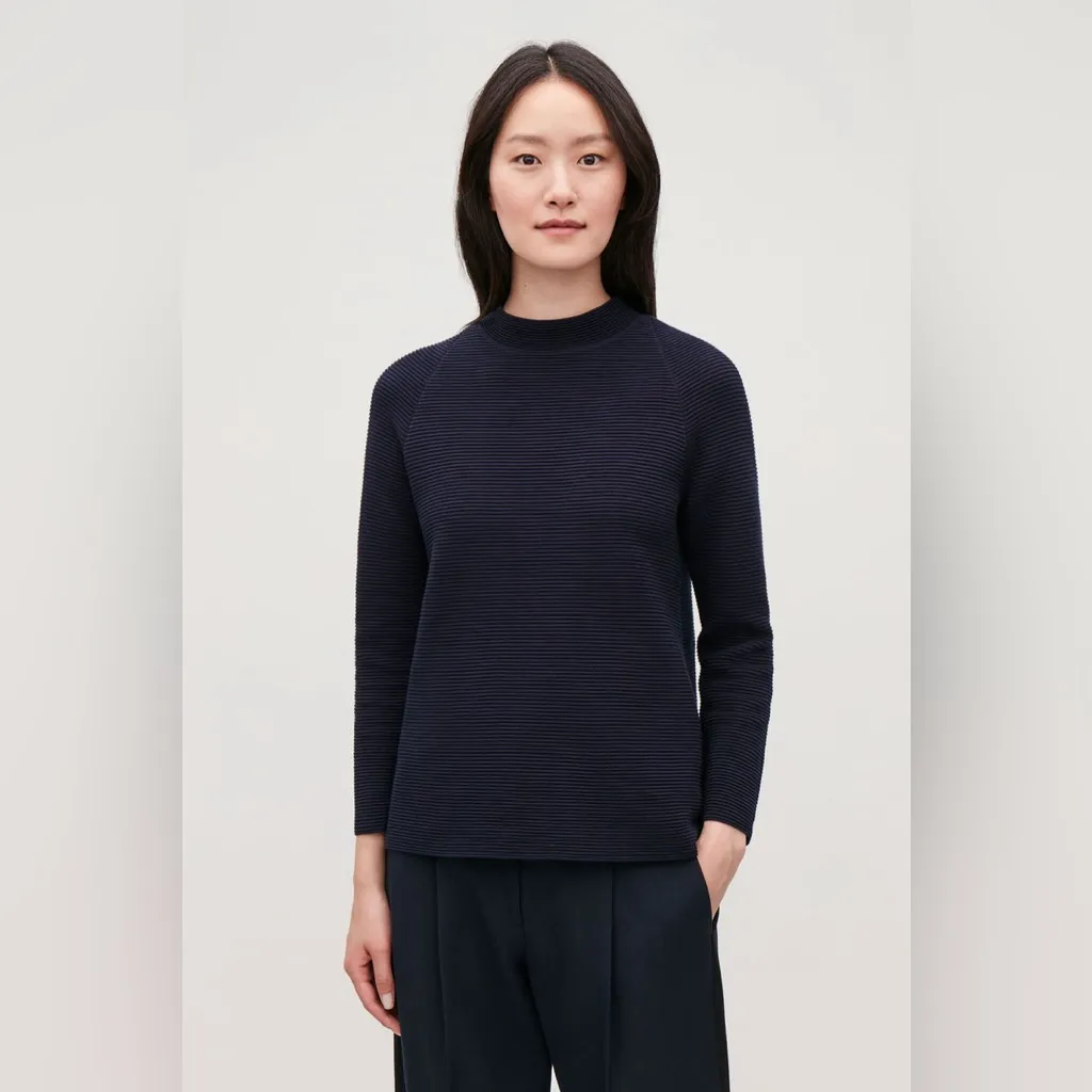 COS Ripple Stitch Top Sweatshirt Navy Blue Mock Neck Women XS Long Sleeve Ribbed - Image 5