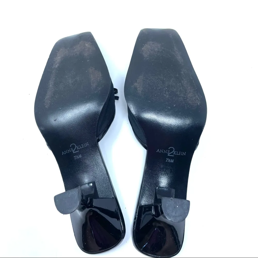 ANNE KLEIN 2 black fabric heeled mules, size 7.5 - Image 11