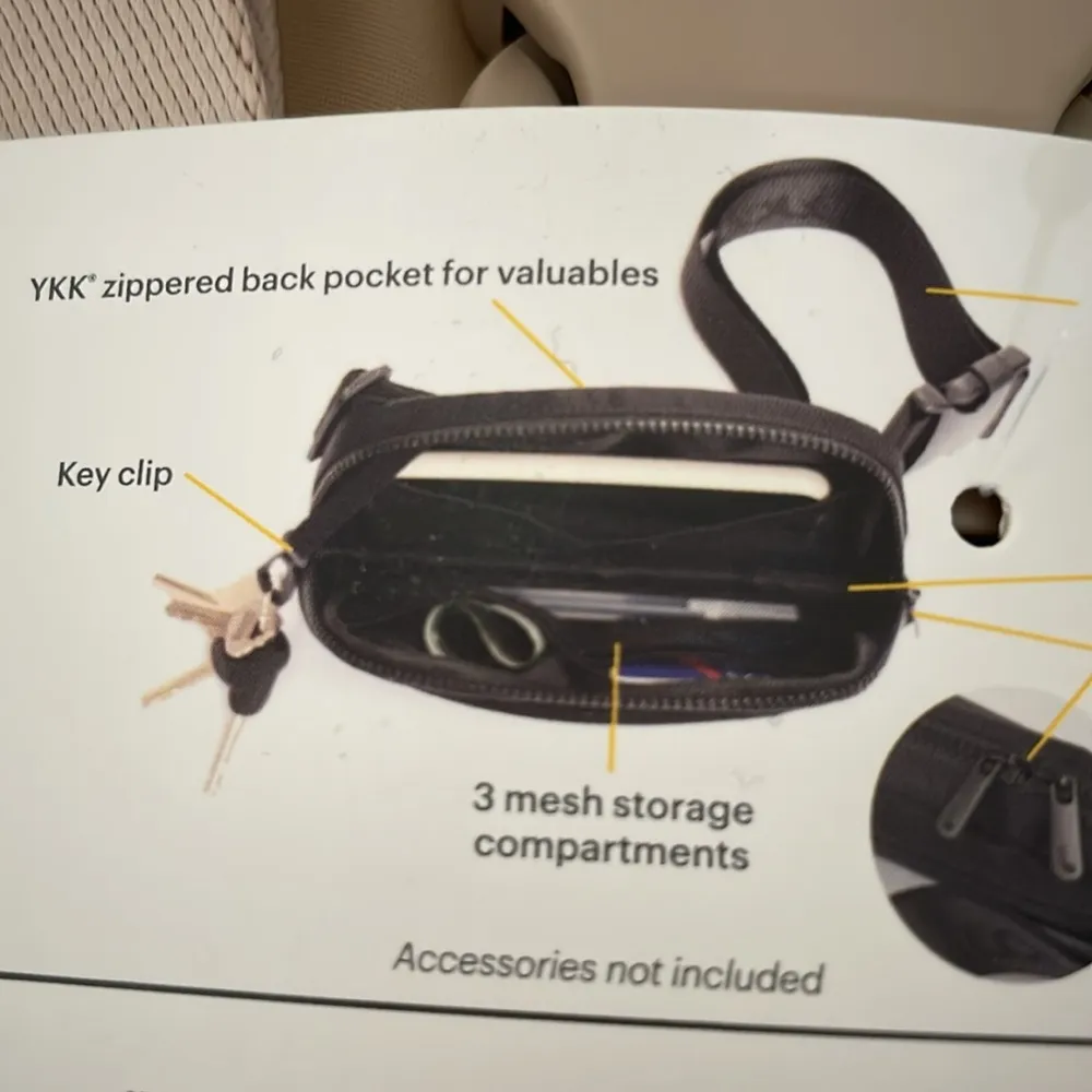 Lolë belt bag unisex Fanny pack crossbody bag NWT - Image 5