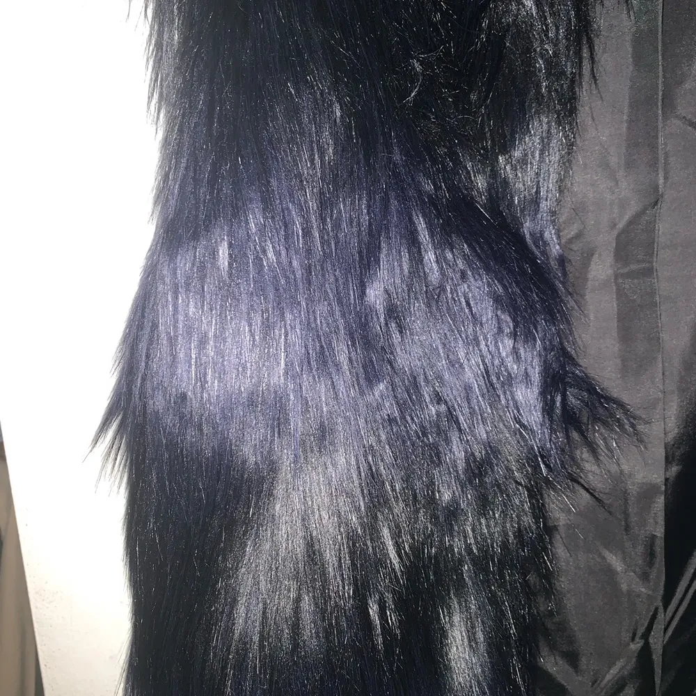 ⭐️Romeo & Juliet Black & Blue Faux Fur Vest S - Image 2