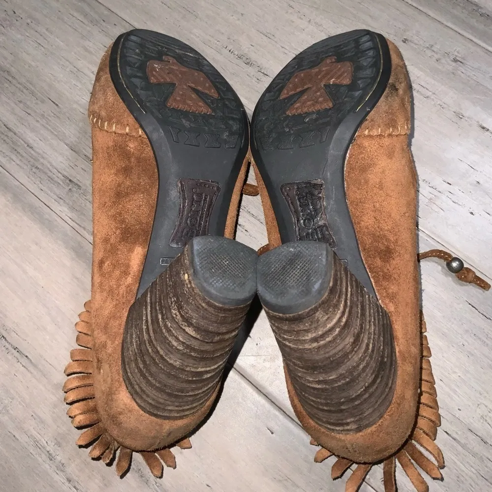 Born Brown Suede Fringe Moccasin Stacked 3” Heel Booties Size 7 Ex Condi… - Image 8