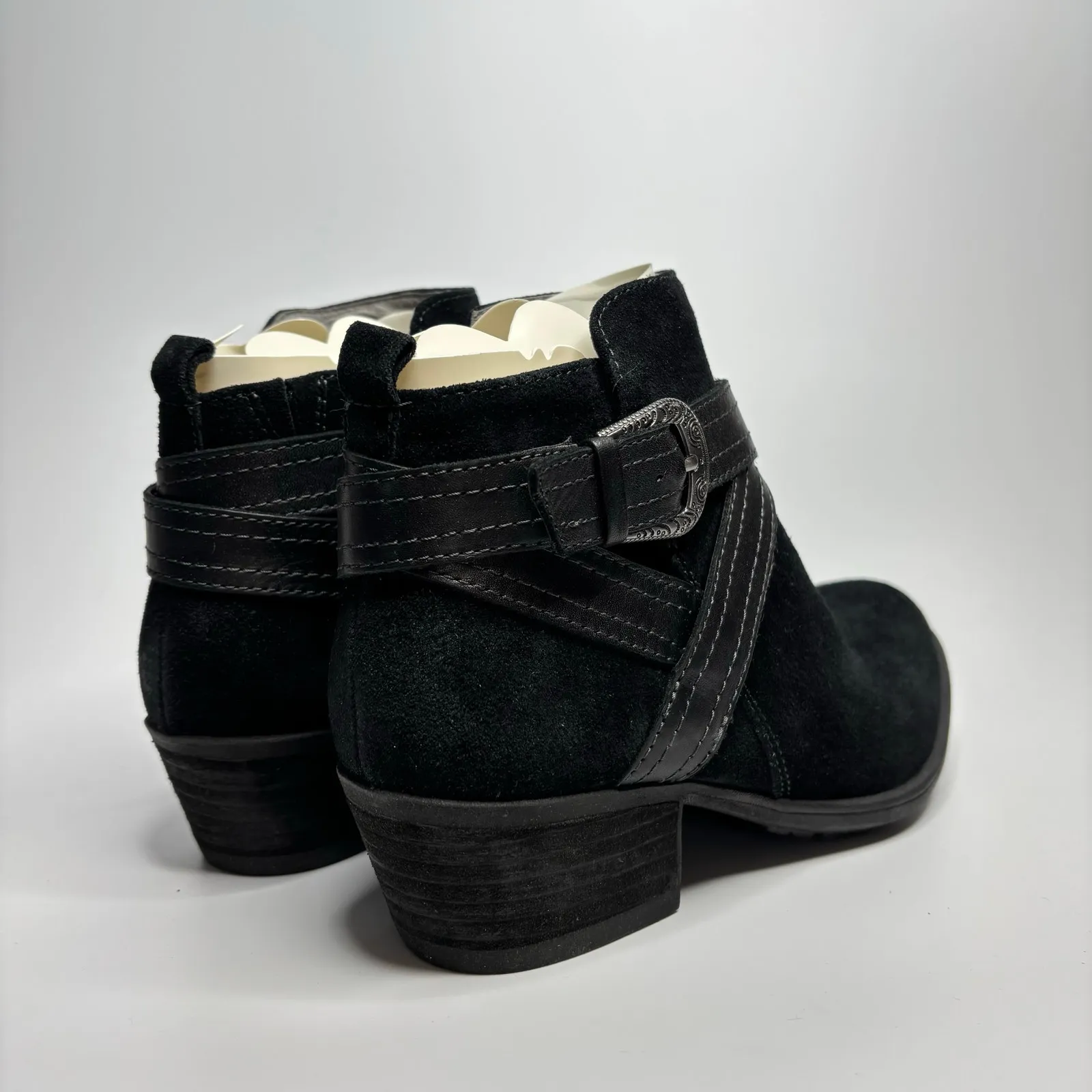 Earth Shoes Peak Porter Suede Buckle Booties in Black Size 6 - Image 4