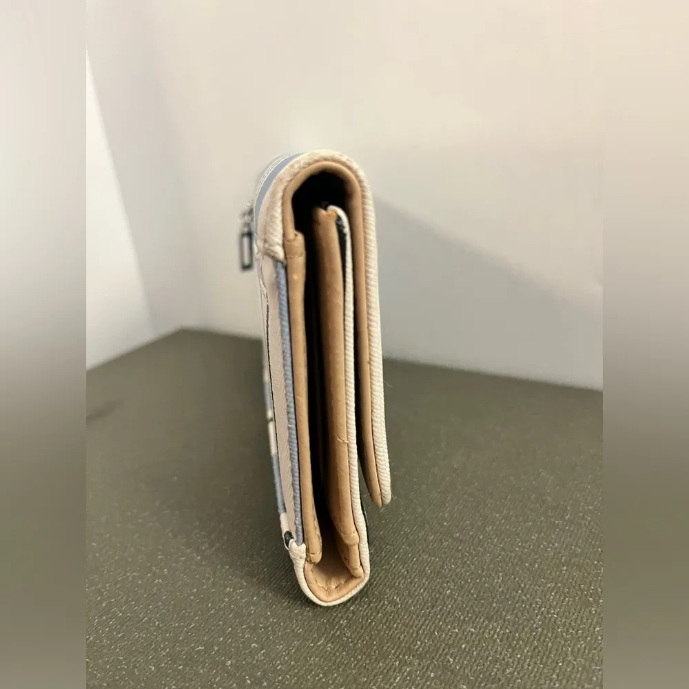 Abree Light Blue Striped Wallet - Image 7