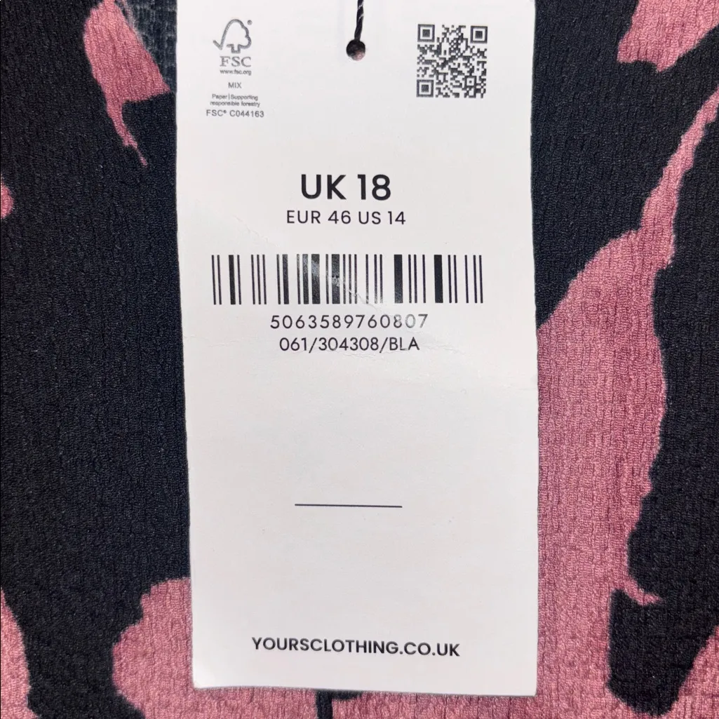 YOURS CLOTHING BRAND
BLACK TEXTURED MATERIAL WITH DARK PINK MAUVE FLORAL DESIGN Black Size XXL - Image 11