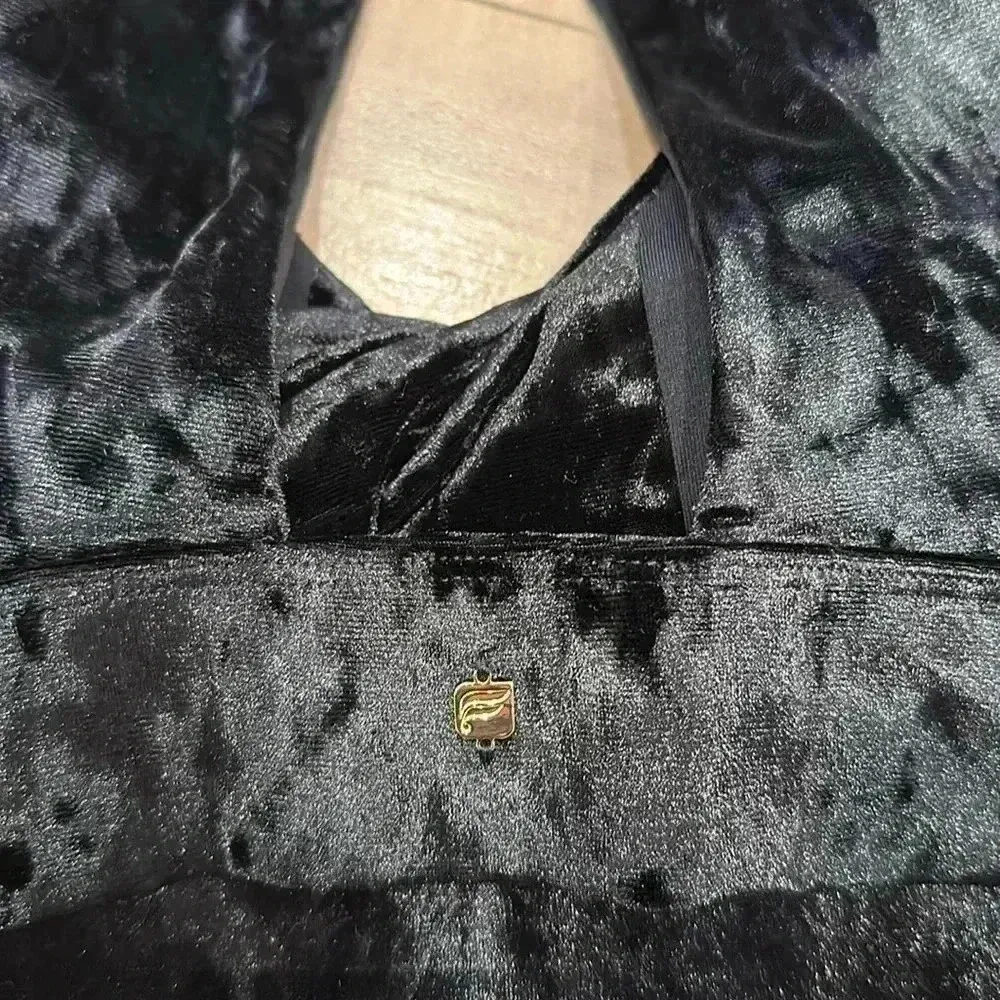 NWT Fabletics Oasis Crushed Velour Twist Sports Bra in Black Sz 4X - Image 8