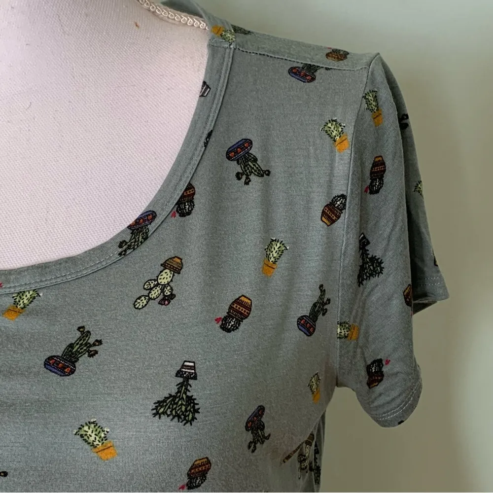 Belle Du Jour Sage Green Cactus Soft Tee Medium M - Image 3