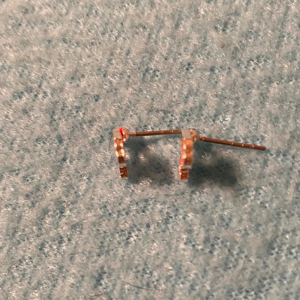 STRAWBERRY pierced earrings in red green enamel silver studs vintage new - Image 5