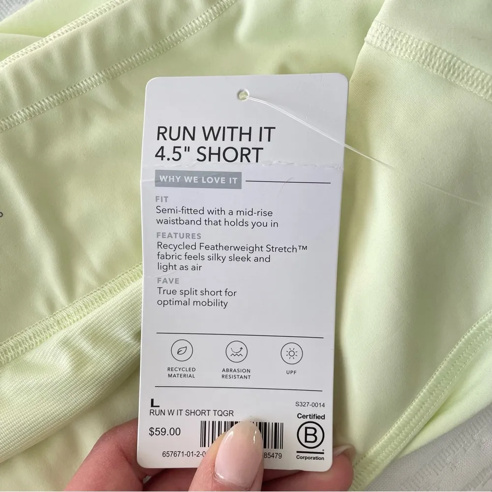 Athleta Run With It 4.5" Shorts Tequila Green NWT Large - Image 11