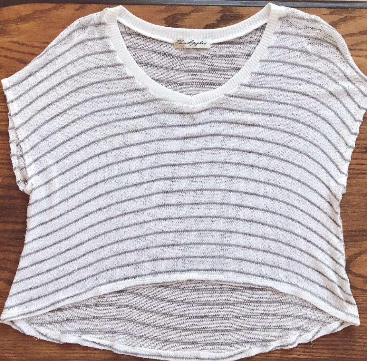 White And Grey Striped v - Image 2