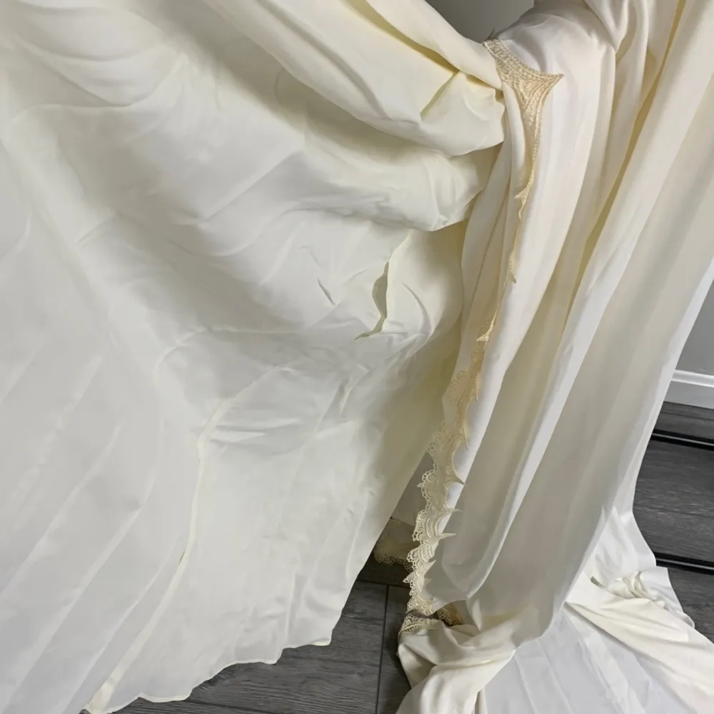 Vintage Lace Wedding Dress and Veil - Image 9