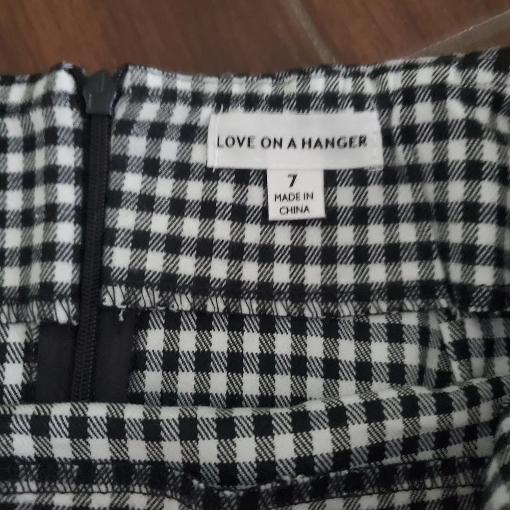 Black and white mini skirt size 7 new with tags by love on a hanger - Image 4