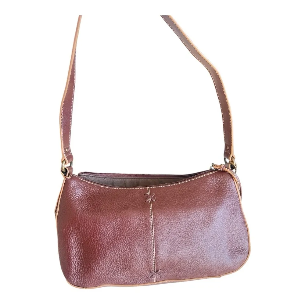 The Sak Classic Brown Leather Shoulder Bag with Contrast Stitching - Image 9
