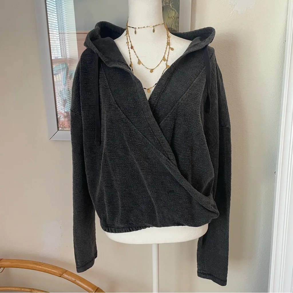 Free People Movement Criss Cross Cropped Sweatshirt Hoodie Size Small - Image 2