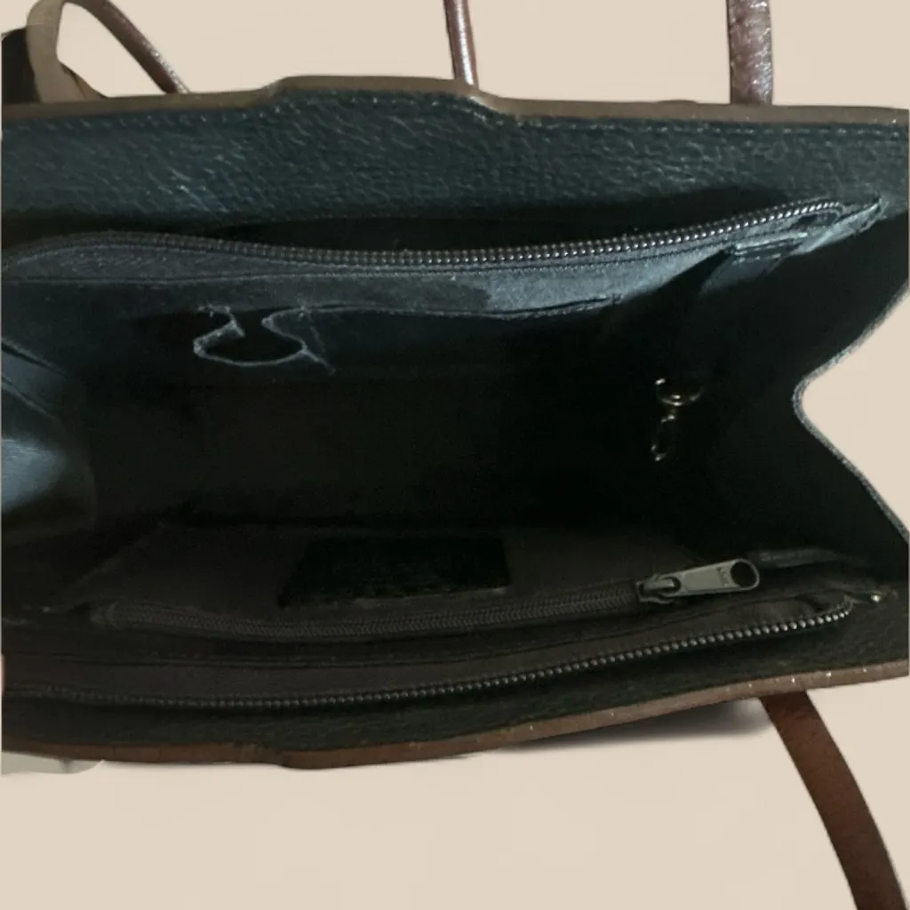 Elegant Brighton Zip Hearts Back Leather Organizer Shoulder Bag, Black & Brown - Image 8