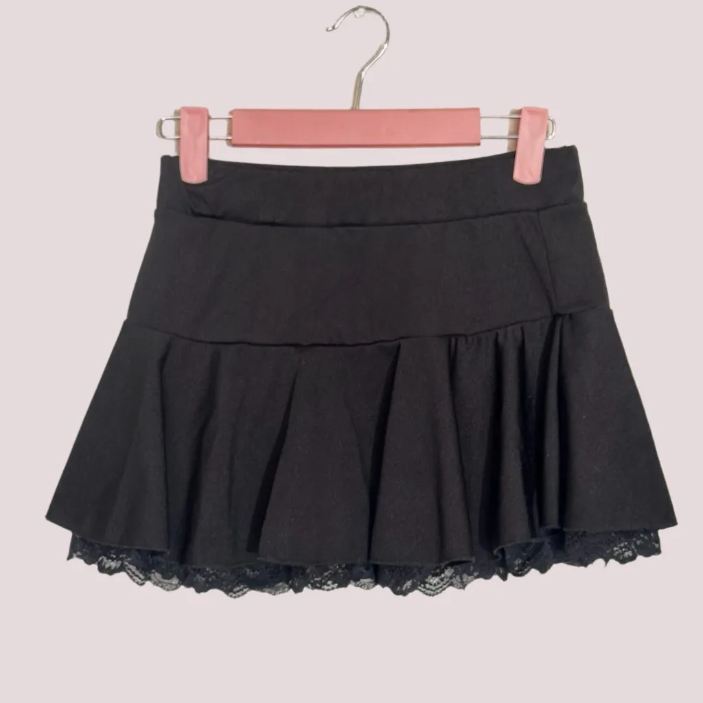 NWOT‎ Flirty Black Mini Skirt Shorts with Lace Trim – Size Small - Image 3