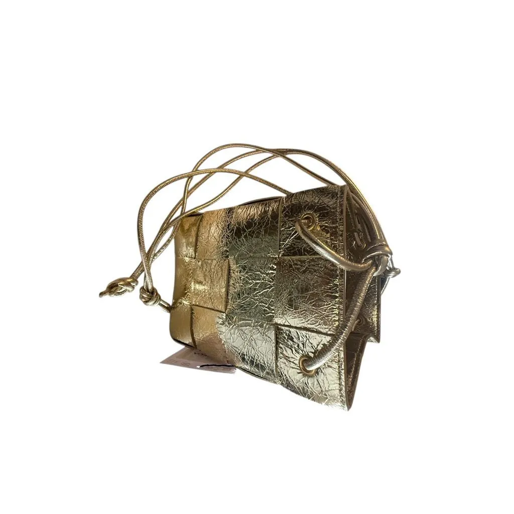NWT Bottega Veneta Leather Small Cassette Crossbody Bucket Bag In Supermoon/Gold - Image 4