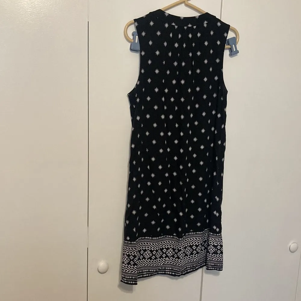 Old Navy Black/White Diamond Print V- neck Tie Neckline Sleeveless Dress Medium - Image 6