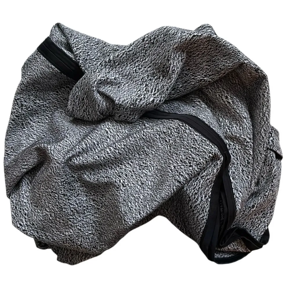 Lululemon EUC  Vinyasa Wrap Scarf Grey Black - Image 8