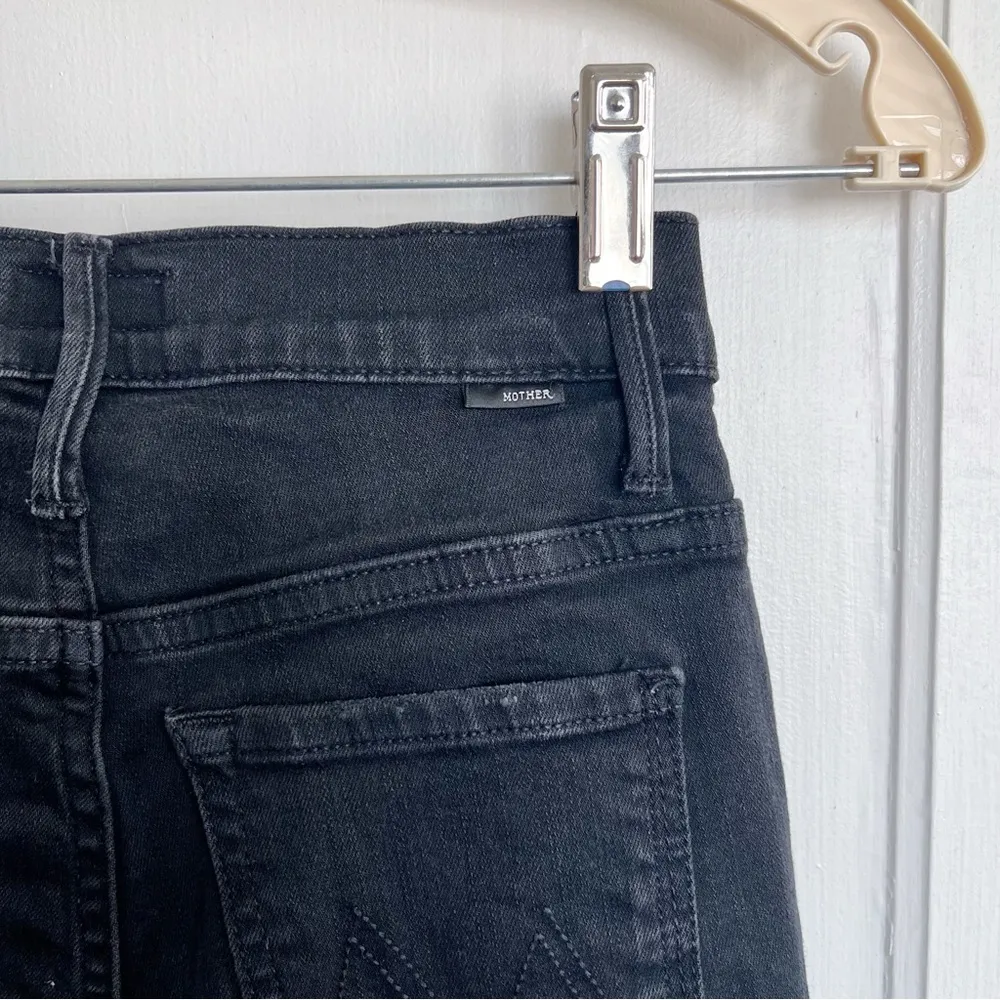 MOTHER • The Insider Crop Two Step Fray jeans ankle Not Guilty black flare - Image 13